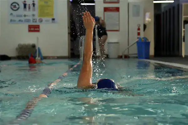 Clases de natación niños