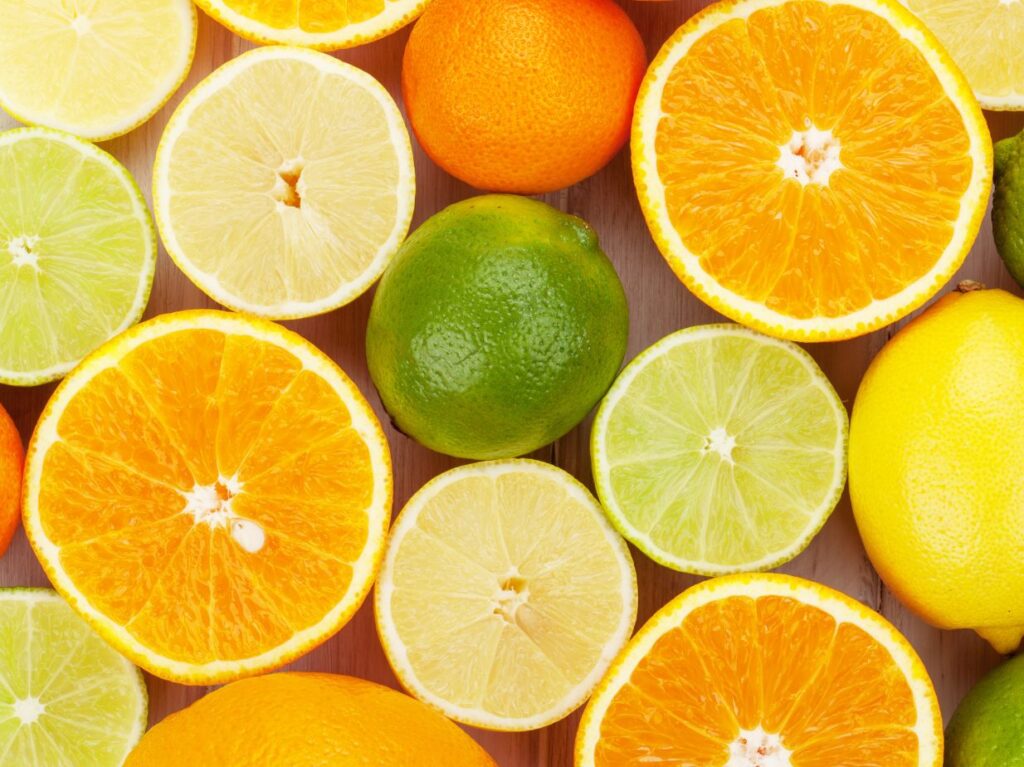 Cítricos como naranjas, limones y toronjas