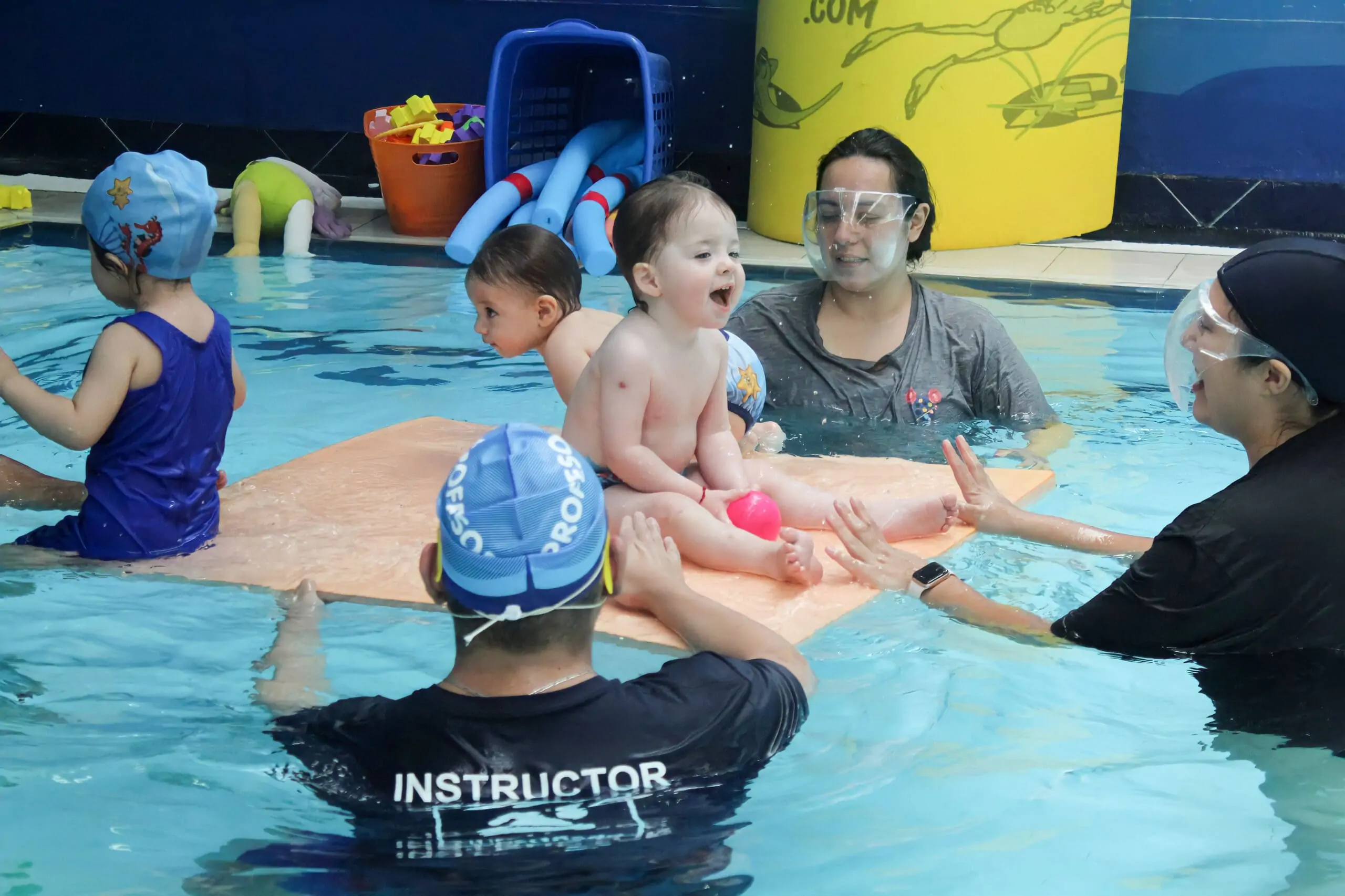 Clases de natación niños